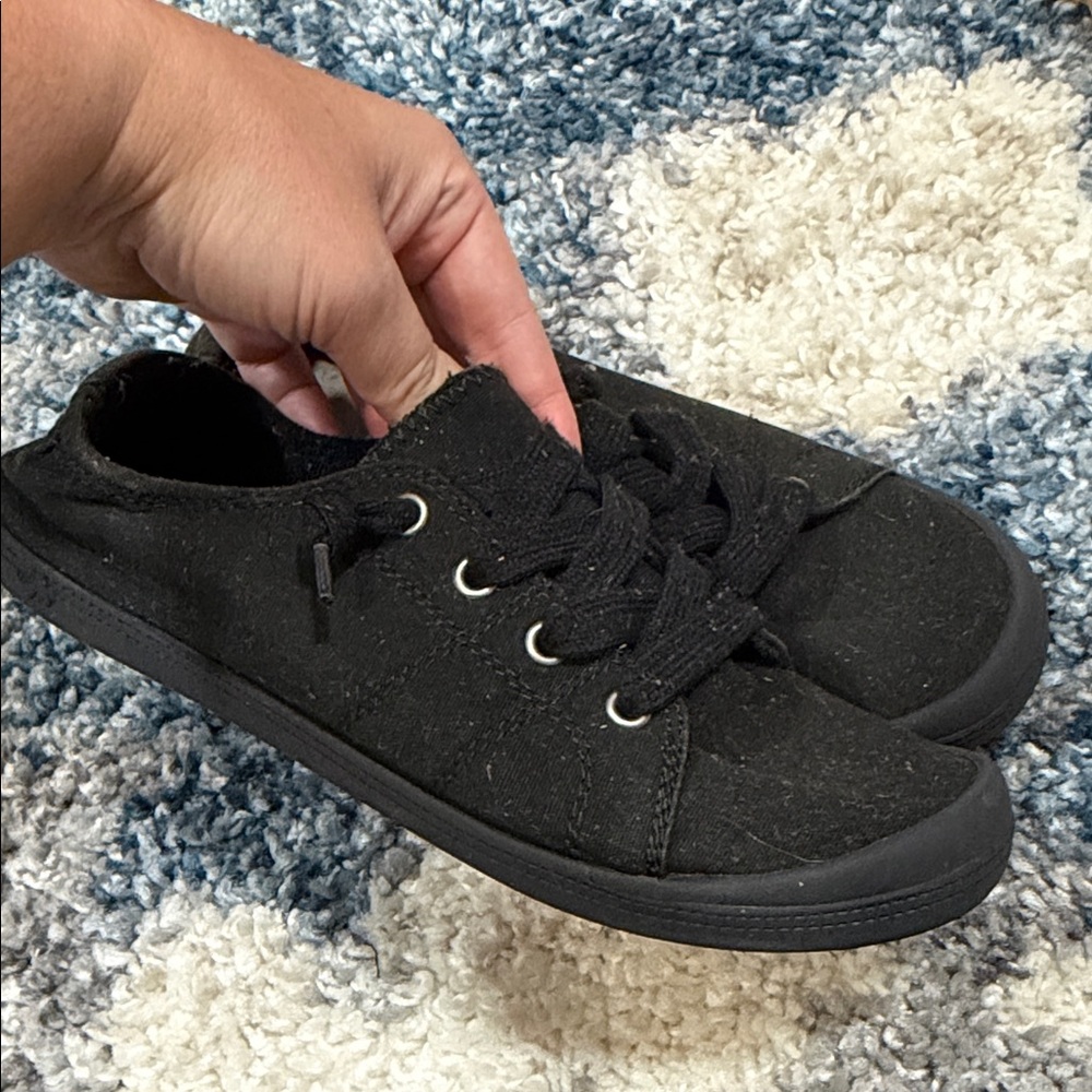 Jellypop Women's Black Flats